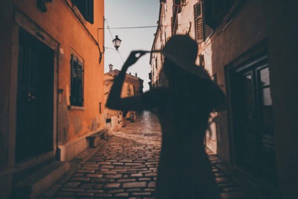 白衣天使的救赎：《医生的故事》中的人性光辉与职业信仰