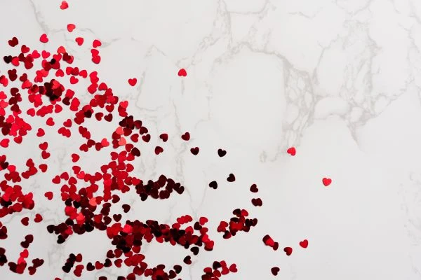 娃娃小姐的故事：一个关于爱与救赎的现代寓言