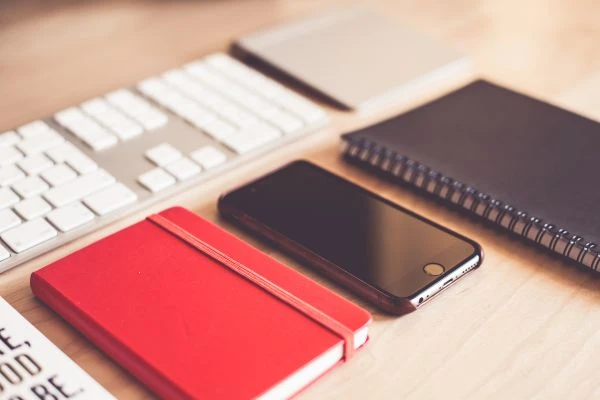 《二十个故事》读后感：在平凡叙事中触摸生命的震颤