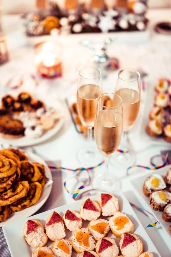 《牛顿的故事》读后感:当苹果砸中人类文明的智慧之光