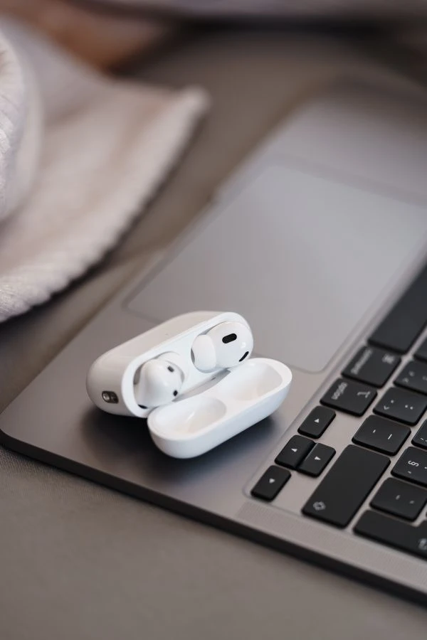 《永不褪色的军魂：退役军人动人故事中的家国情怀与生命韧劲》