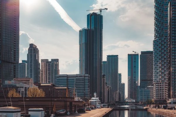 红鬼的故事：当善意与孤独在人性深处交织