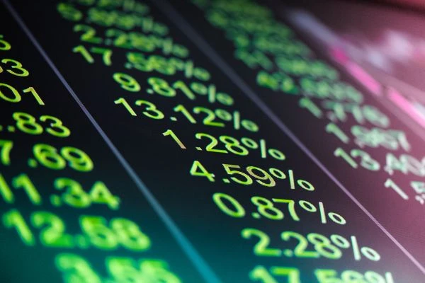 记忆的瓶子：那些被时光封存的情感密码