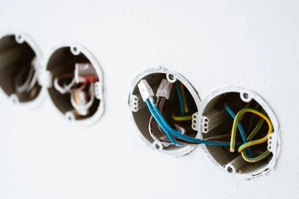 钢铁是怎样炼成的:那些击穿灵魂的坚韧故事教会我们什么