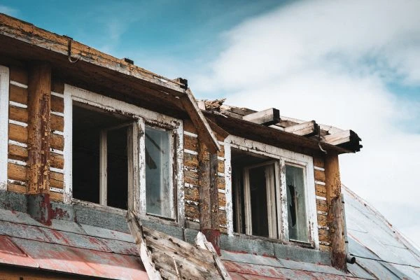 春水微澜：当生命在平凡中绽放永恒的诗意